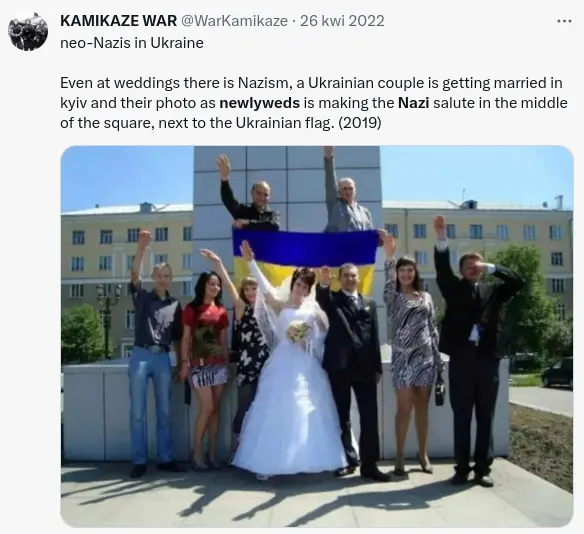 The photo of the newlyweds performing Nazi salute