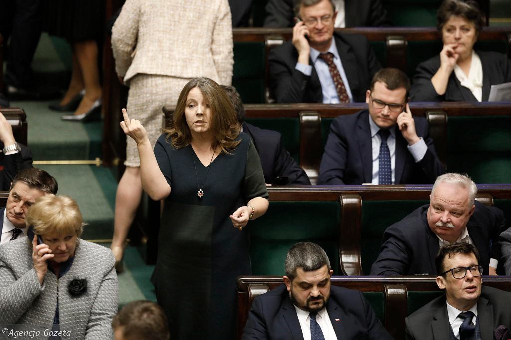 środkowy palec Lichockiej