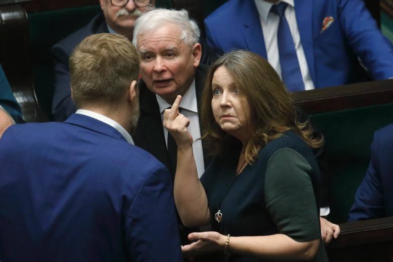 środkowy palec Lichockiej