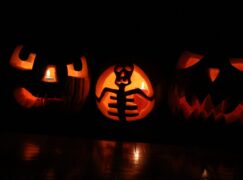 Fałszywy zakaz Halloween, czyli jak działają obywatelskie petycje i jak manipulują nami media