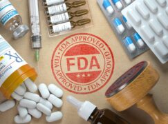 FDA nie udzieliła szczepionce Pfizera pełnej autoryzacji? Nieprawda