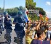 Włoska policja zdejmuje kaski na znak solidarności z antyszczepionkowcami? Nieprawda