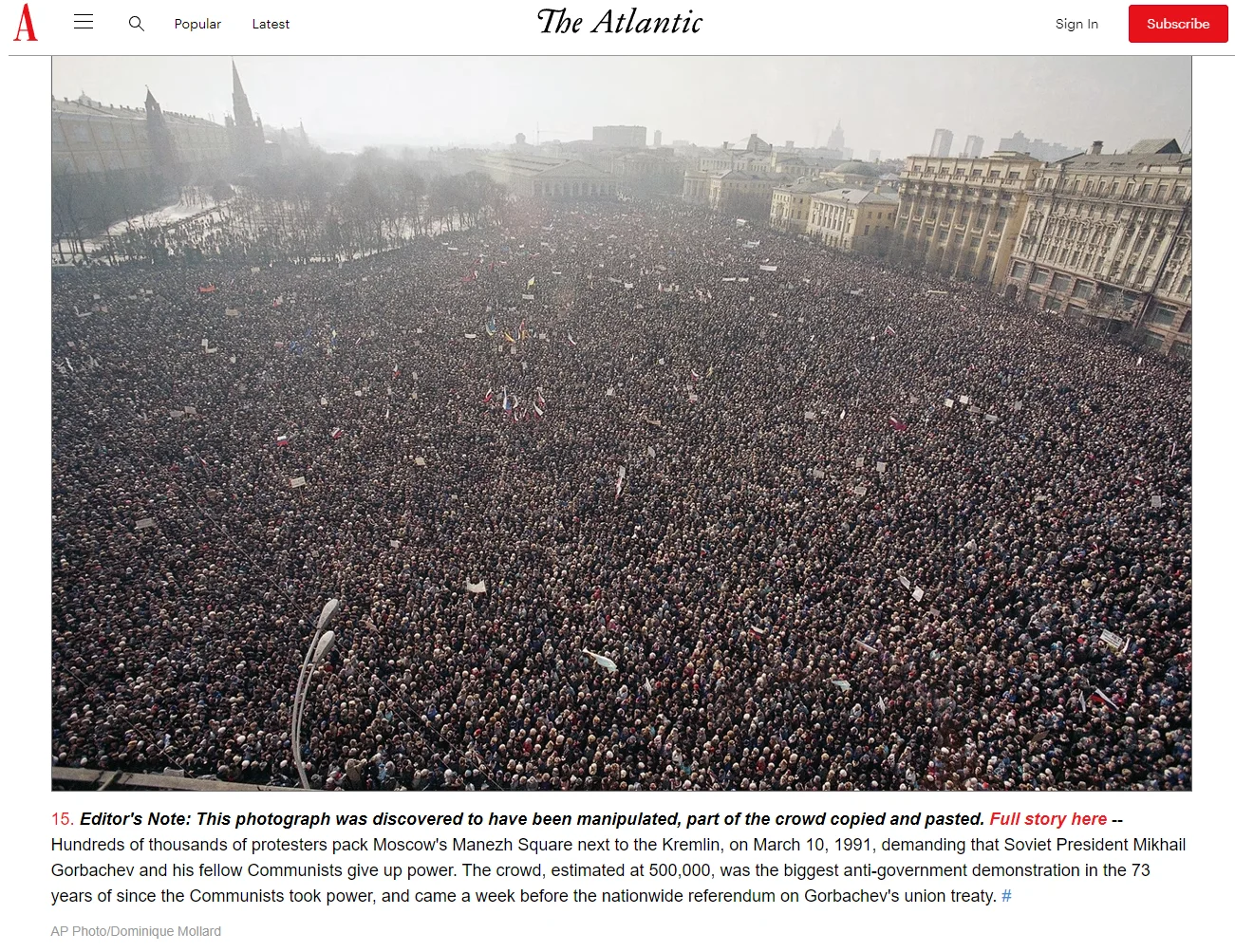 Zdjęcie moskiewskiego protestu z 10 marca 1991 opublikowane na łamach The Atlantic (autor: Dominique Mollard)