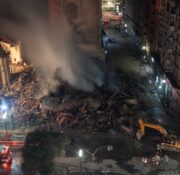 Śmierć i pył. Teorie spiskowe dotyczące zamachów z 11 września. Część IV: WTC 7