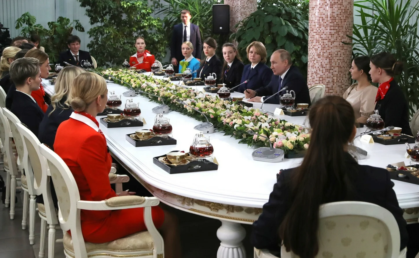 Władymir Putin na spotkaniu z personelem pokładowym Aeroflotu