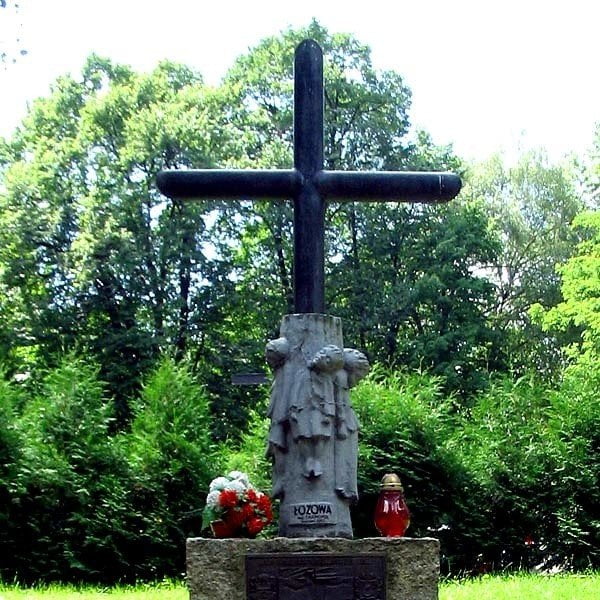 Pomnik w Przemyślu wzorowany na zdjęciu dzieci Dolińskiej