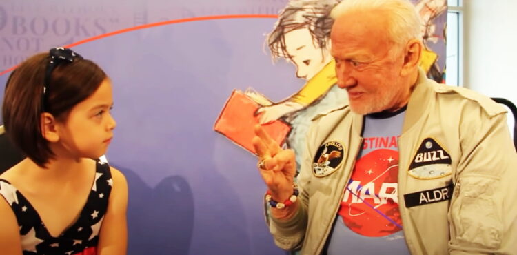Buzz Aldrin nigdy nie stwierdził, że ludzie nie wylądowali na Księżycu. To manipulacja