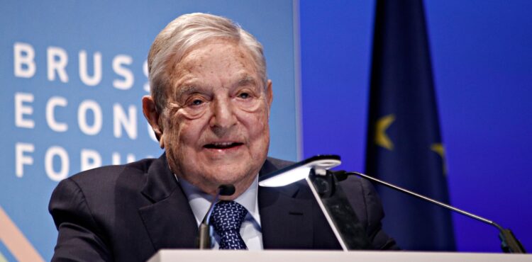 George Soros wciąż żyje. Nigdy też nie współpracował z nazistami
