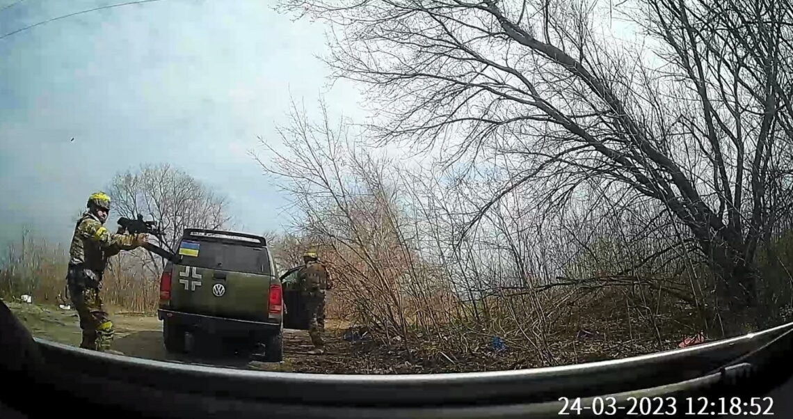 Ukraińscy żołnierze nie ostrzelali samochodu z matką i dzieckiem. To rosyjski fake news