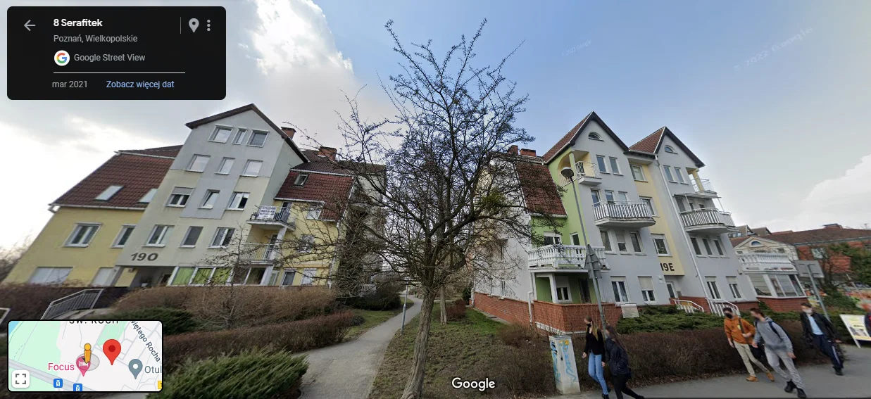 Budynki w tle protestów w obronie TVP w Poznaniu