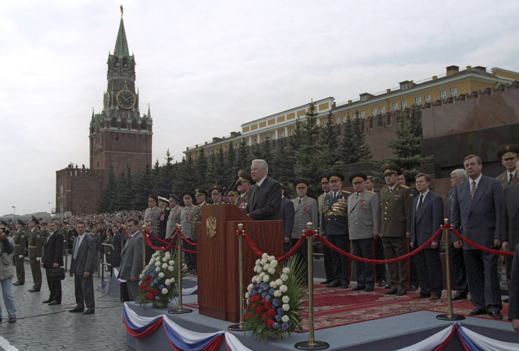 Boris Jelcyn podczas przemówienia w Dniu Zwycięstwa, 9 maja 1998 r., RIA Novosti archive, image #807984 / Vladimir Rodionov / CC-BY-SA 3.0