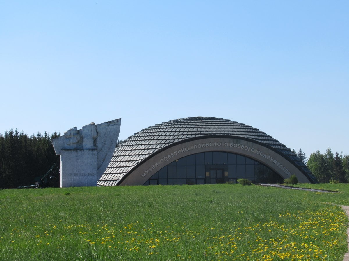 Budynek Muzeum Polsko-Radzieckiego Braterstwa Broni. byВалацуга (дазвол) https://www.fgb.by/viewtopic.php?t=4136&postdays=0&postorder=asc&start=45), CC BY-SA 3.0 <https://creativecommons.org/licenses/by-sa/3.0>, via Wikimedia Commons