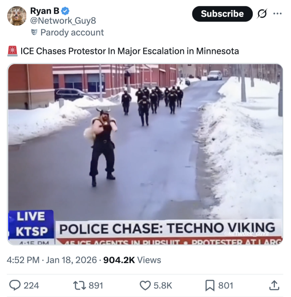 Film z agentami ICE goniącymi wikinga w wannie na kółkach to AI